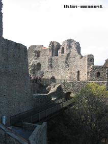 Il ponte di uscita dalle rovine del Monastero Nuovo